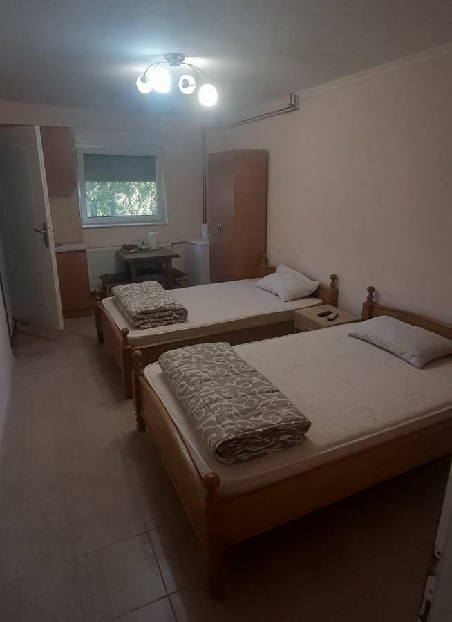 Aleksandar Vila Br Врднік Номер фото